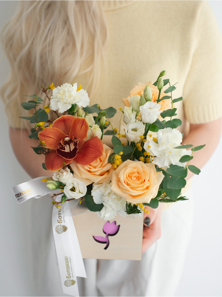 Ящик с цветами на усмотрение флориста S