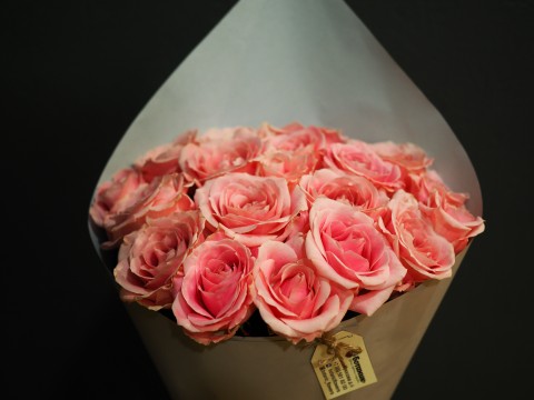 Букет из 19 розовых роз