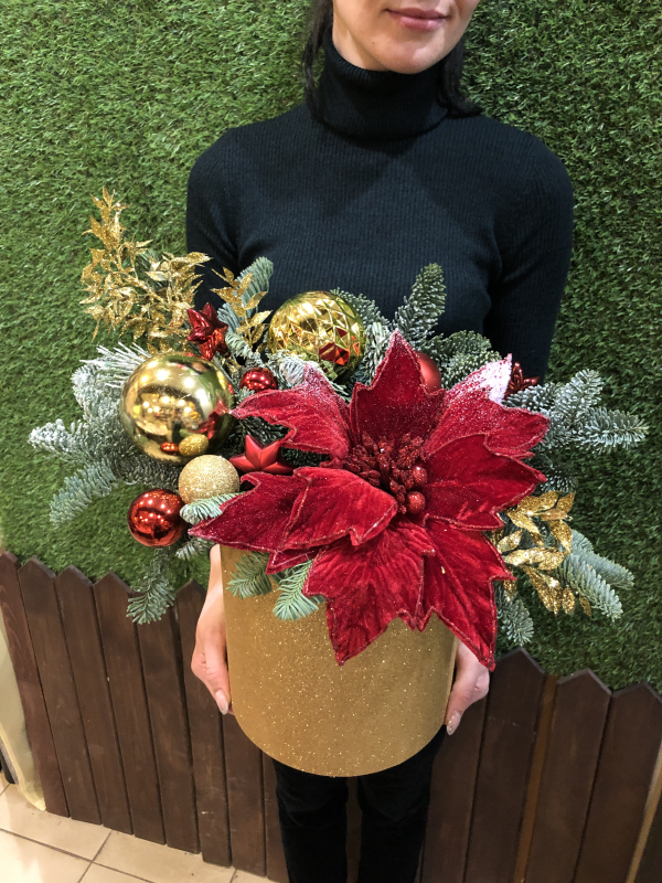 Золотистая Коробочка с красной Пуансетией 