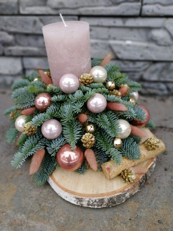 Новогодняя композиция на спиле со свечой