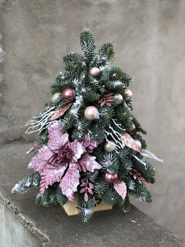 Елочка с цветком пуансетии
